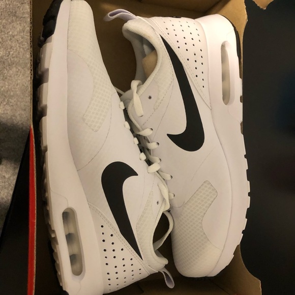 Nike Shoes - Women’s Nike tava size 9.5 Nike Shoes - Women’s Nike tava size 9.5